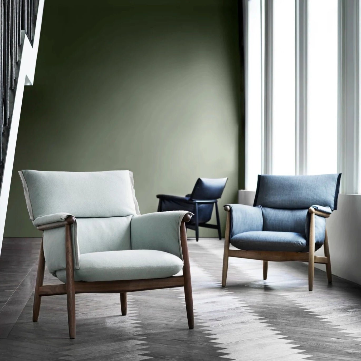 E015 Embrace Lounge Chair - Moleta Munro Limited