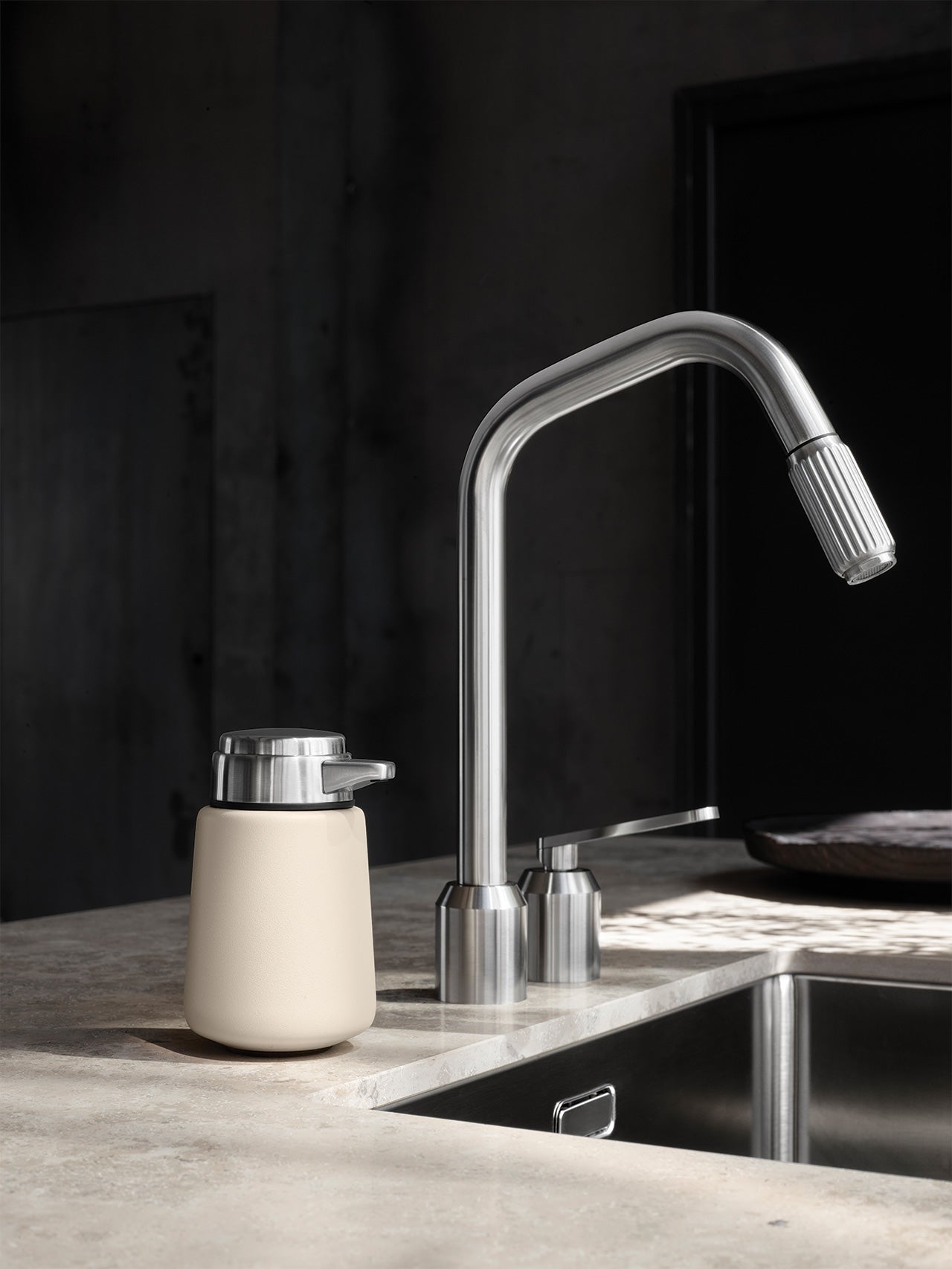 VIPP9 Dispenser - Moleta Munro Limited