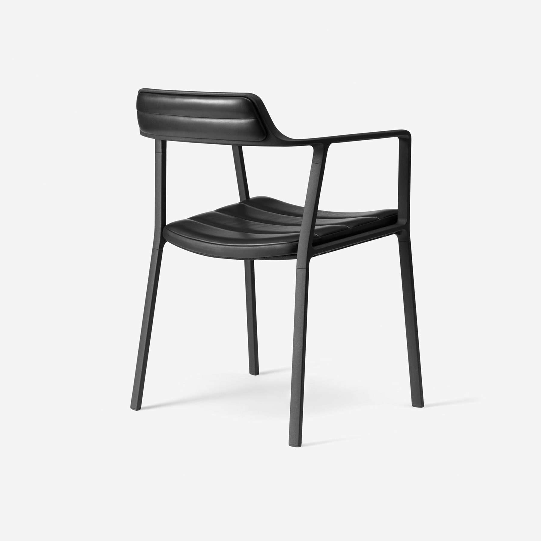 VIPP451 Chair, Black
