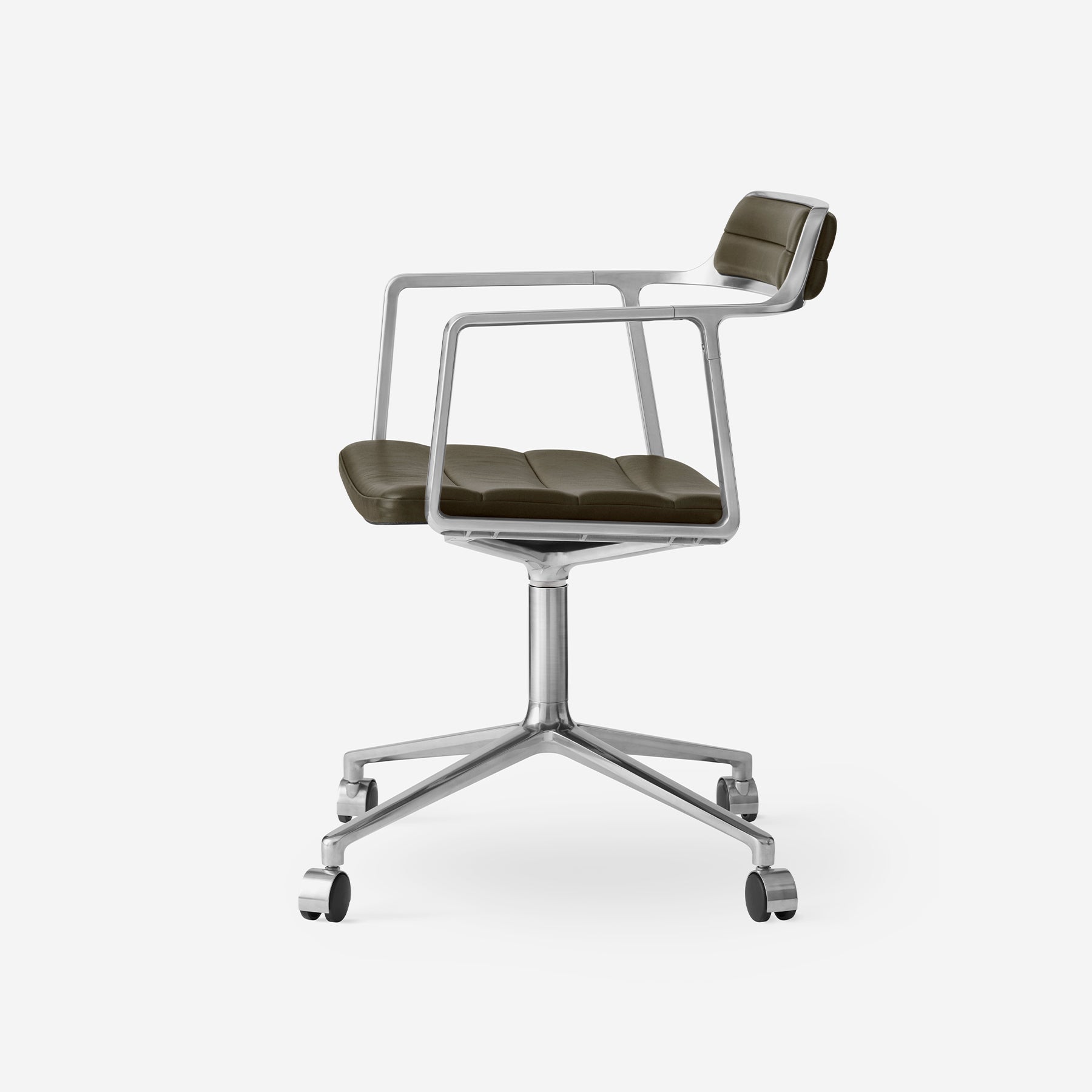 VIPP452 Swivel chair w/ castors, Polished Aluminium