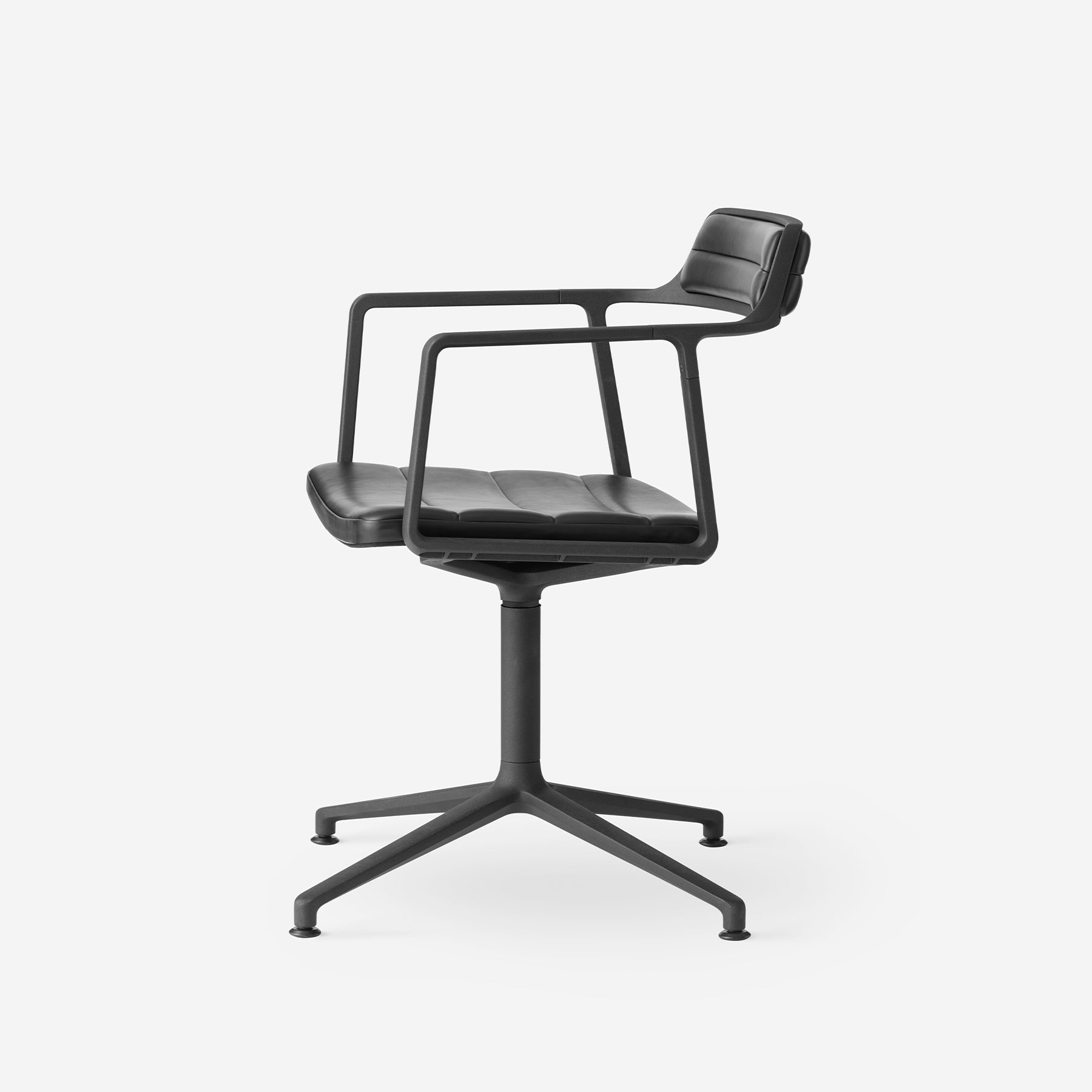 VIPP452 Swivel chair w/ gliders, Black Aluminium