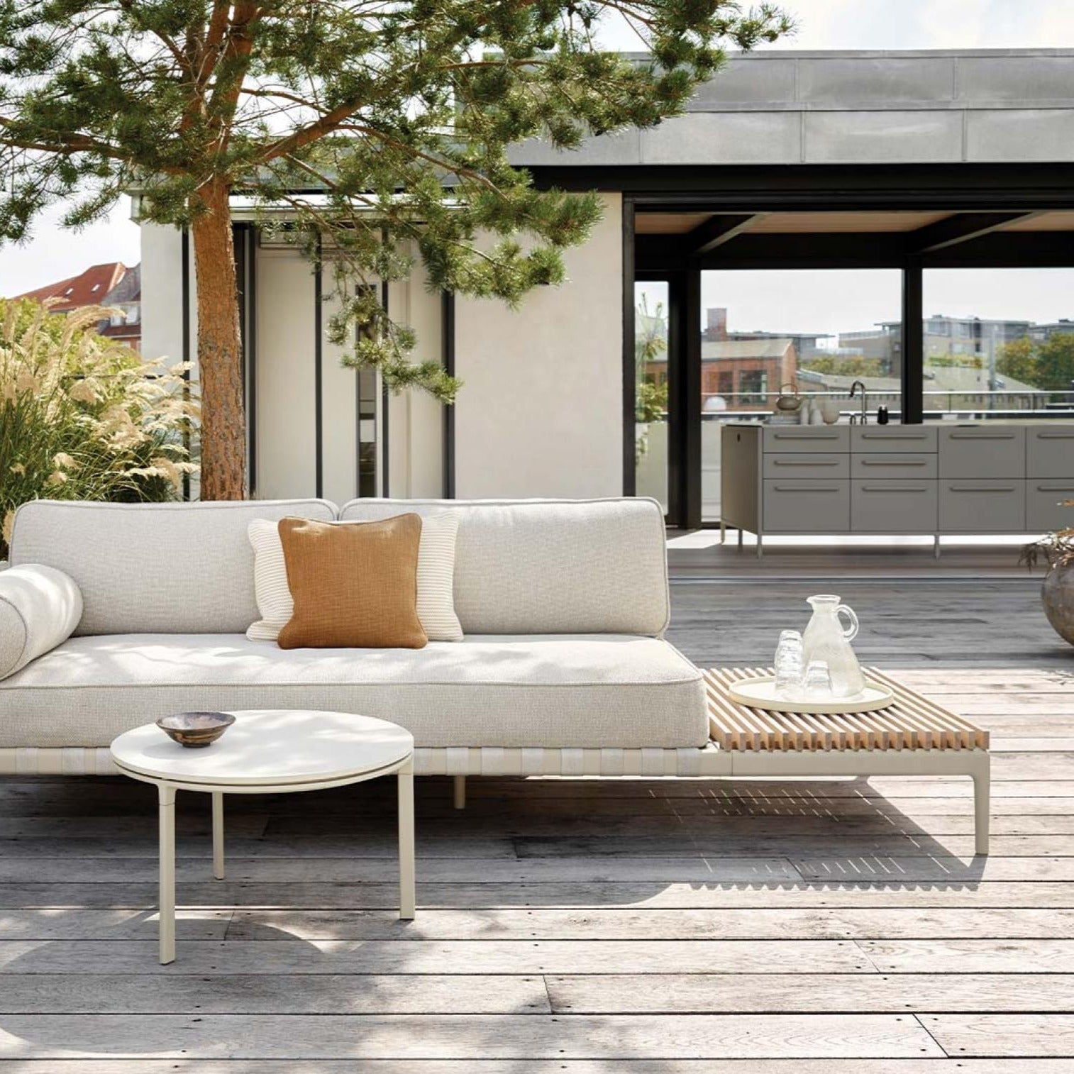 VIPP720 Open-Air sofa table end (left or right) - Moleta Munro Limited
