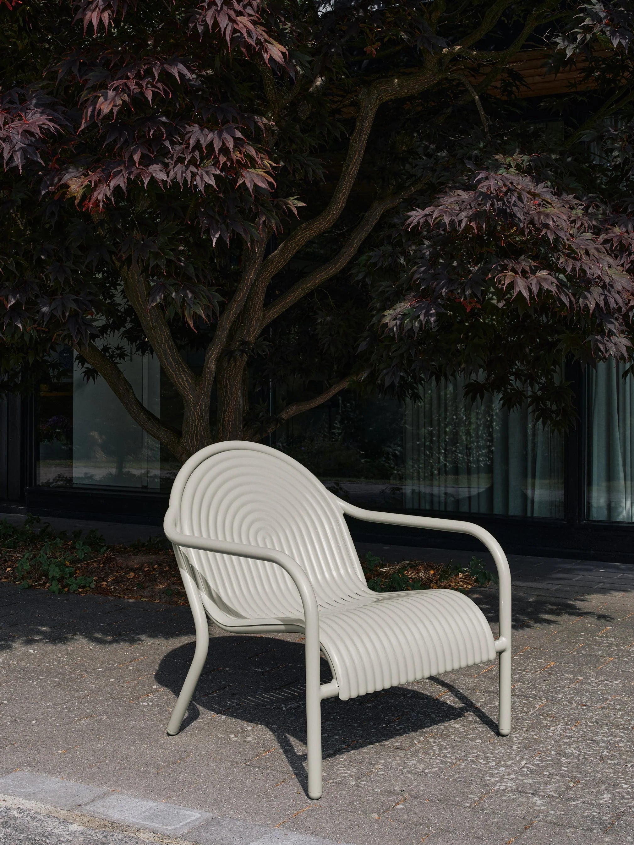 Groove Outdoor Lounge Chair
