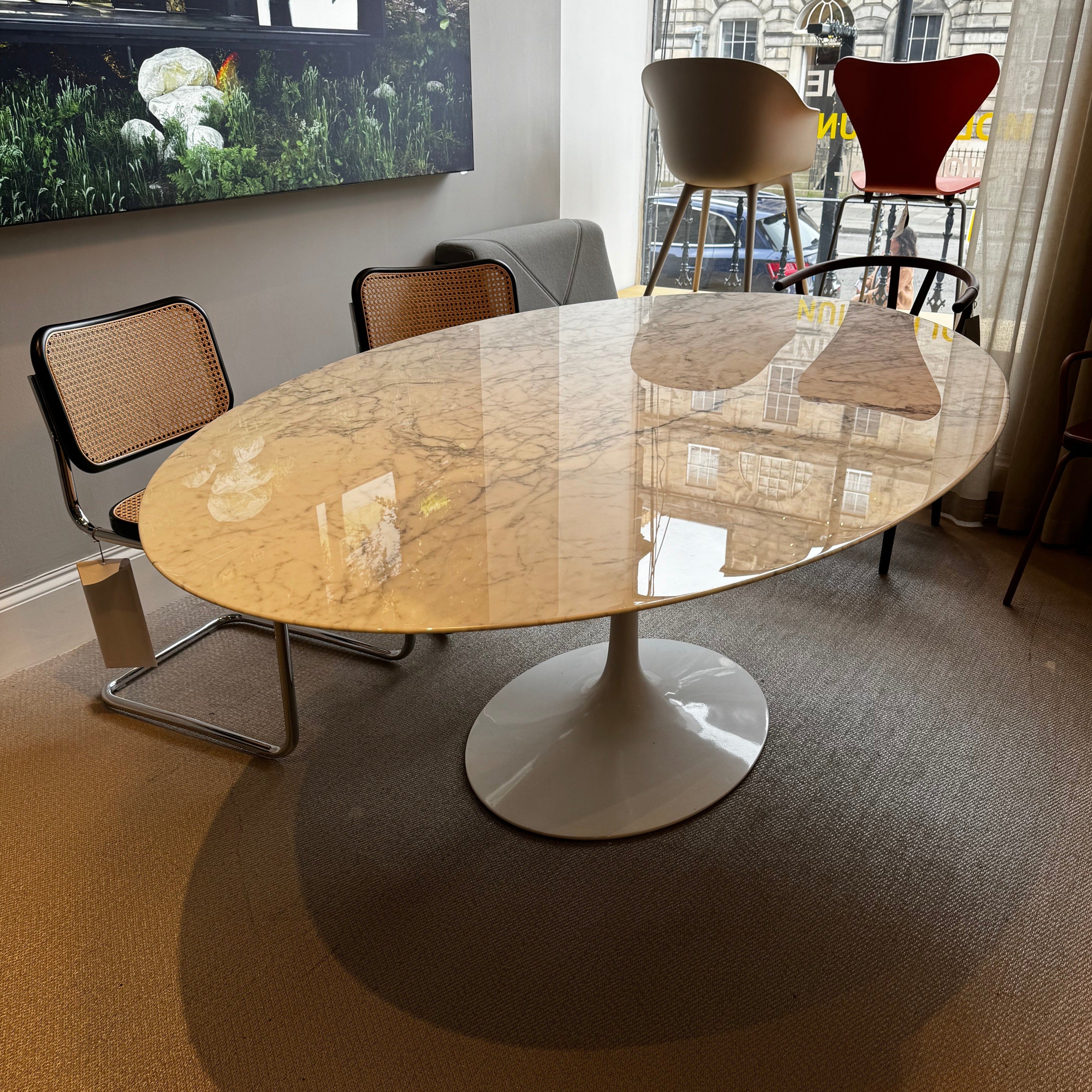 Ex.Display Saarinen Elliptical Dining Table, Arabscato Marble (glossy)