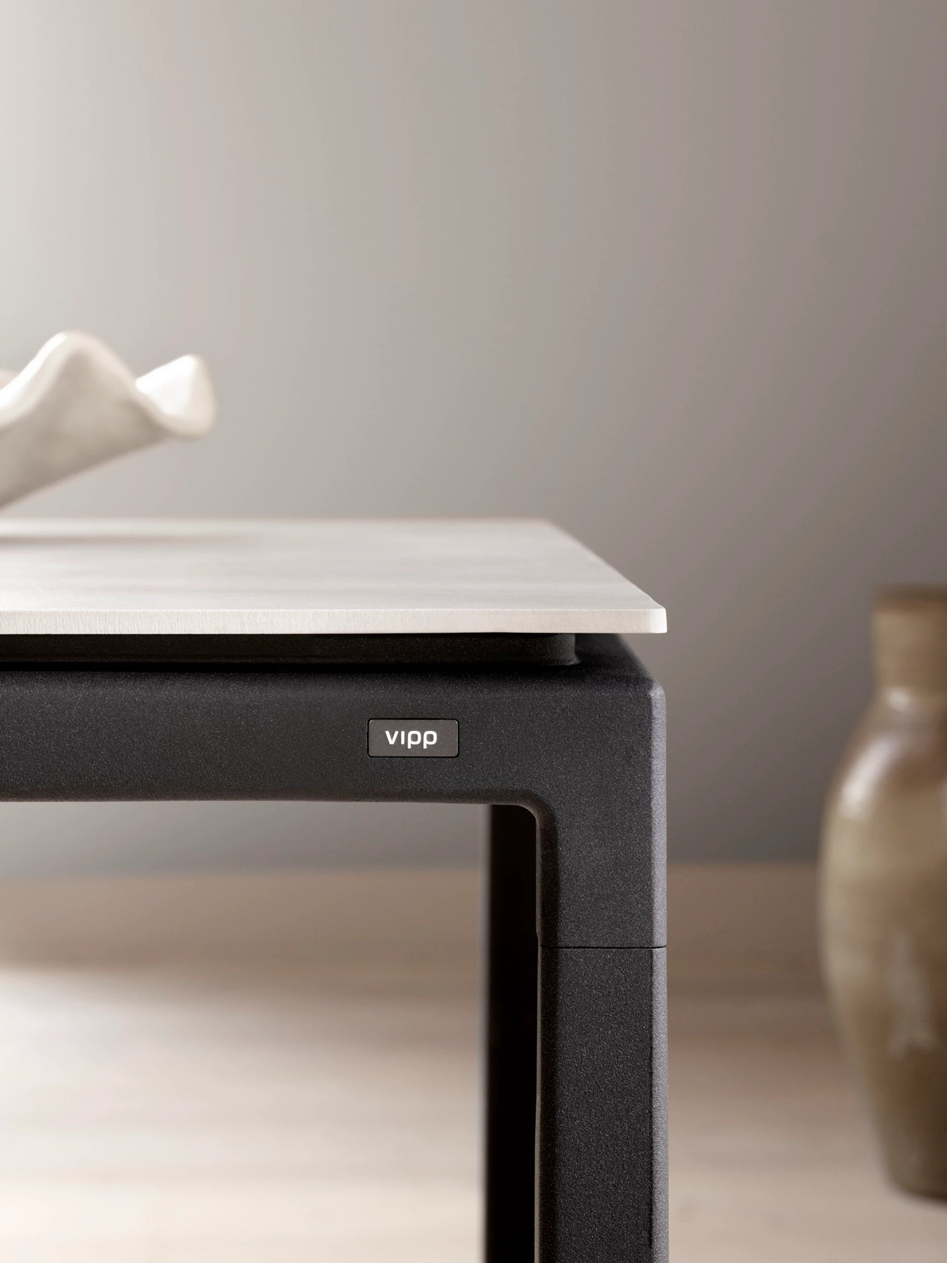 VIPP971 Dining Table