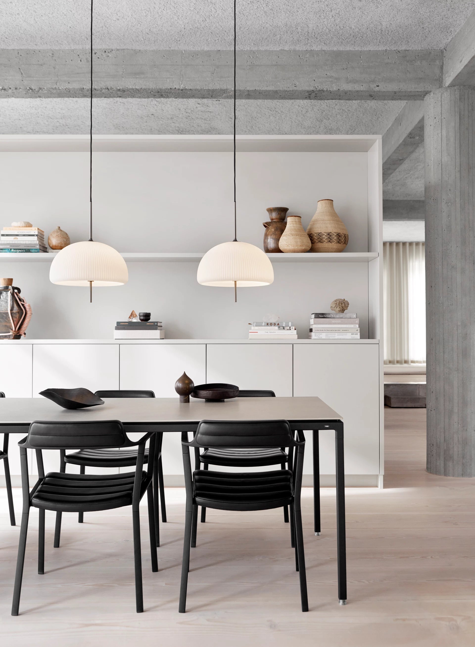 VIPP971 Dining Table